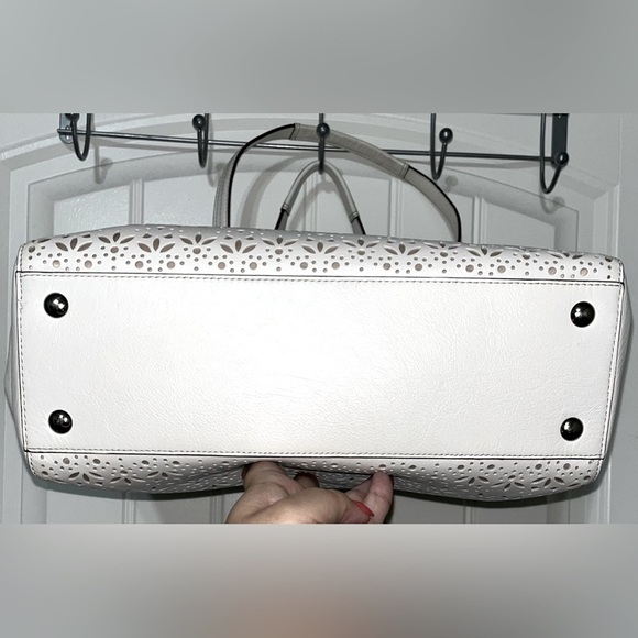 Coach Taylor Eyelet Leather Carry All #F27391 White Bag Tote, White Creme - Picture 7 of 16
